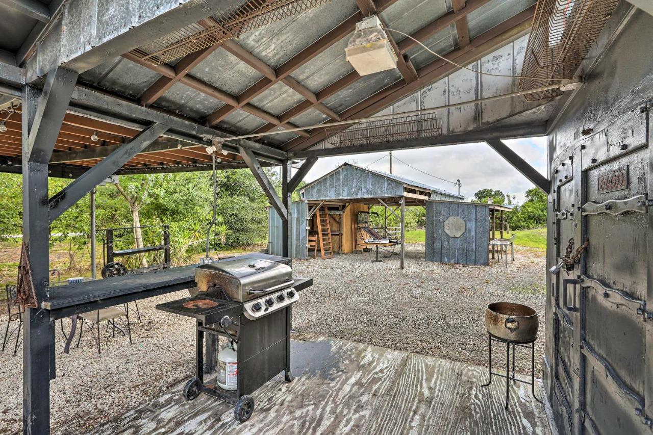 Authentic Clewiston Home With Outdoor Game Room Exteriör bild