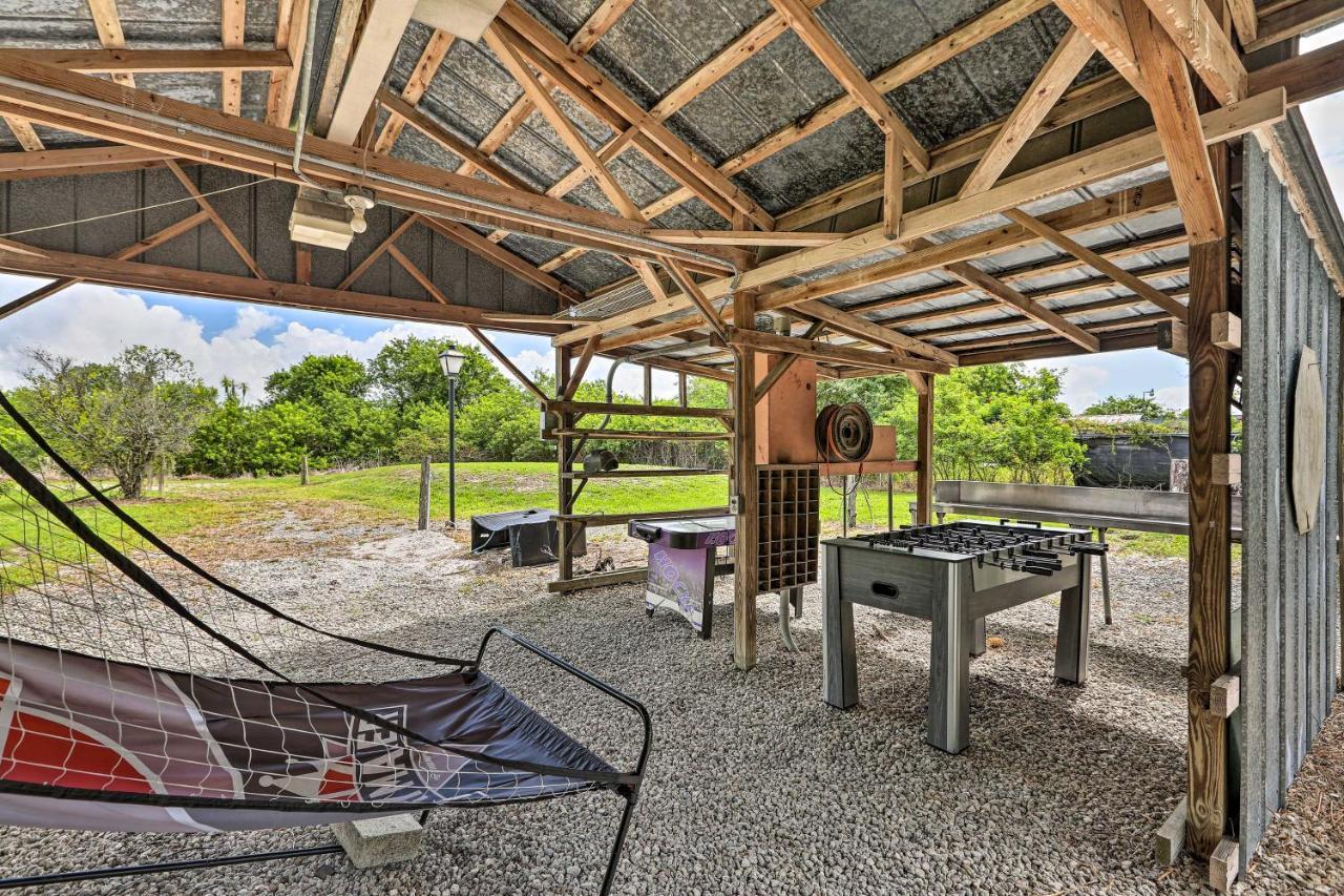 Authentic Clewiston Home With Outdoor Game Room Exteriör bild